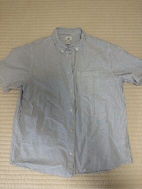 H&M Light Blue and White Striped Short-Sleeve Button-Down Shirt